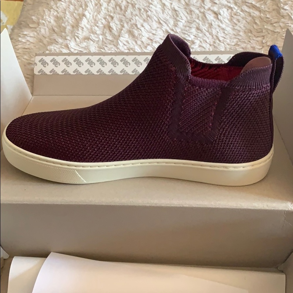 Rothys mid top shoes in purple/pink.  Size 7.5